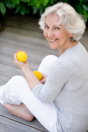 Aktive Seniorin beim Workout